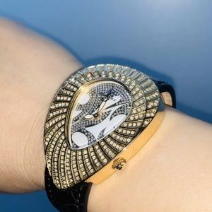 GLAMORA DIAMOND SWISS  3ATM WATCH Woman